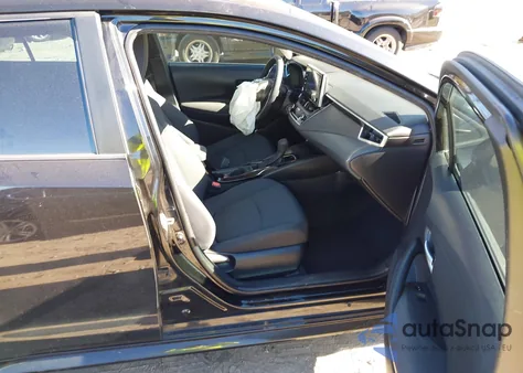 2020 Toyota Corolla Le z USA, uszkodzony, nr VIN 5YFEPRAE8LP130005